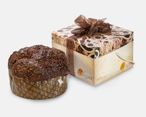 Panettone con impasto al cacao, caramello salato e cioccolato
